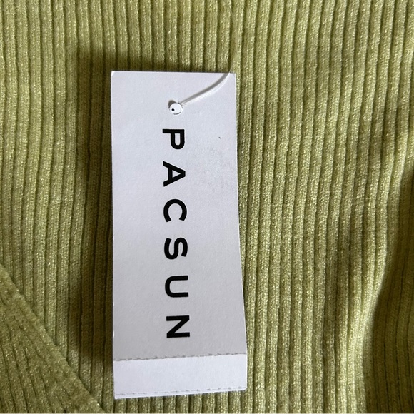 Light green zip-up crop top from Pacsun! - Picture 3 of 3